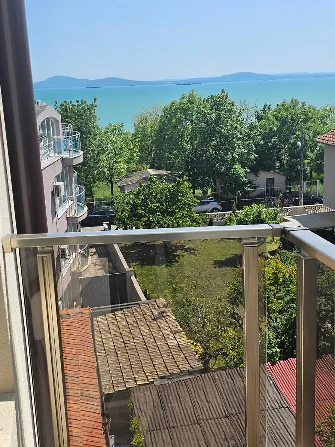 Апартамент Иванови Сарафово Burgas Apartment